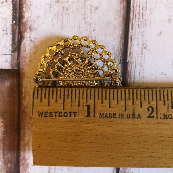 Cameo Brooch Pin - Picture 8 of 10